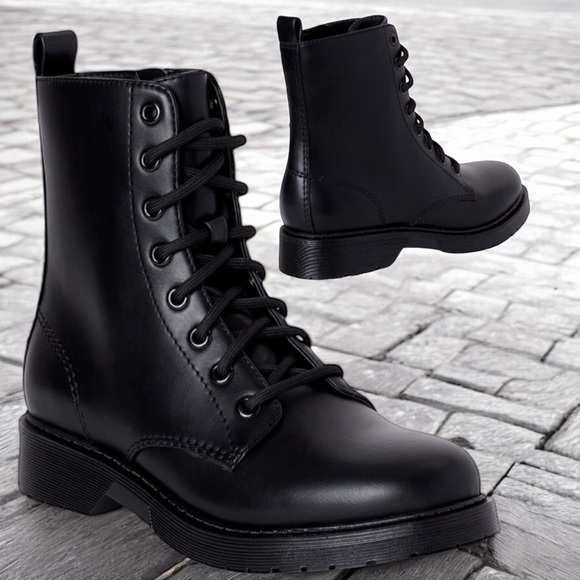 Time and Tru Women's Black Marti Lug Boots - Picture 3 of 16